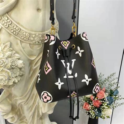 black louis vuitton bucket bag